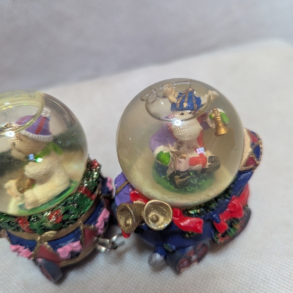 HOLIDAY CLASSICS SANTA & FRIENDS 4 SNOW GLOBE TRAIN CHRISTMAS DECORATION - Picture 6 of 6